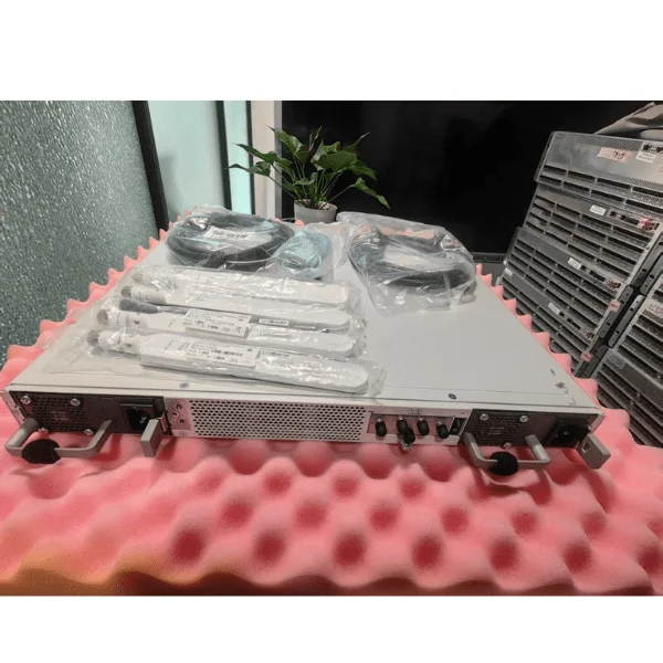 Cisco Catalyst C8300-1N1S-4T2X Router